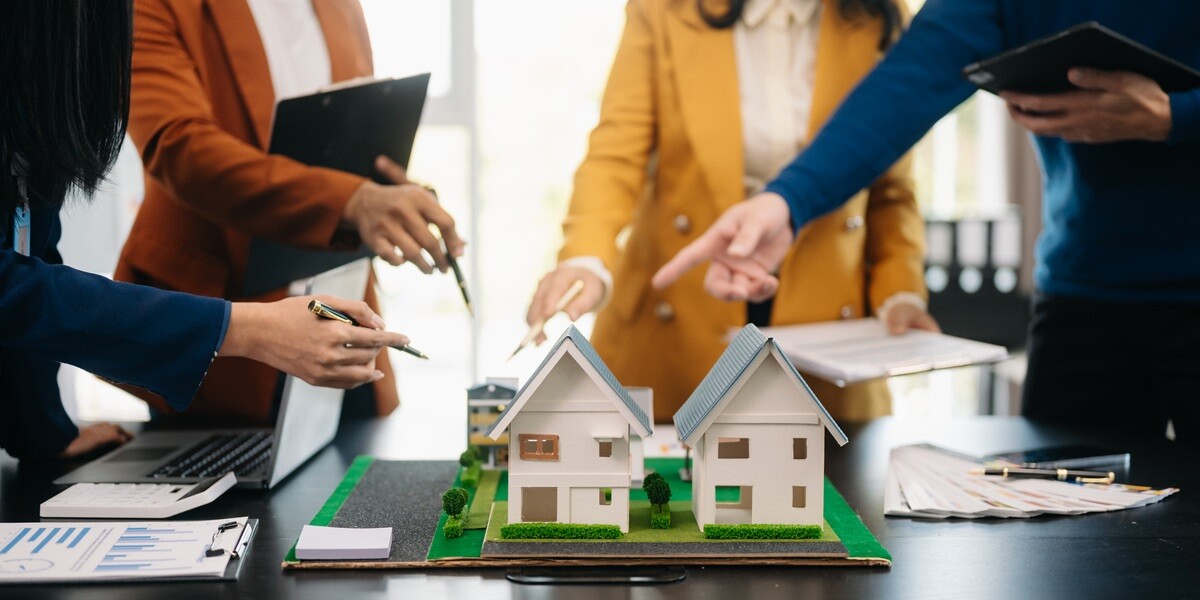 Professionals around models of residential homes